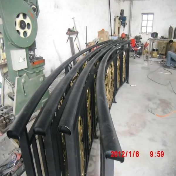 陽(yáng)臺(tái)護(hù)欄